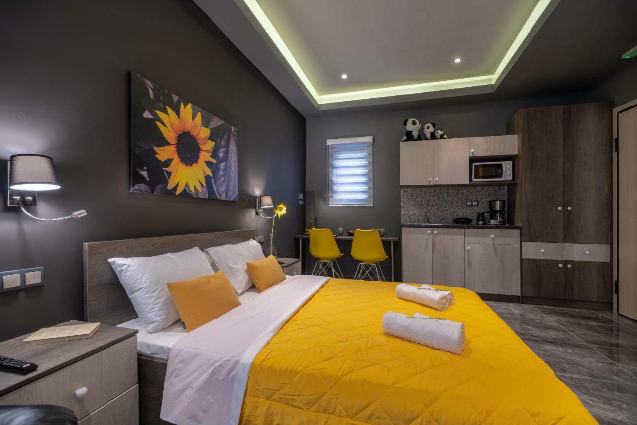 Black N Yellow * Athen
